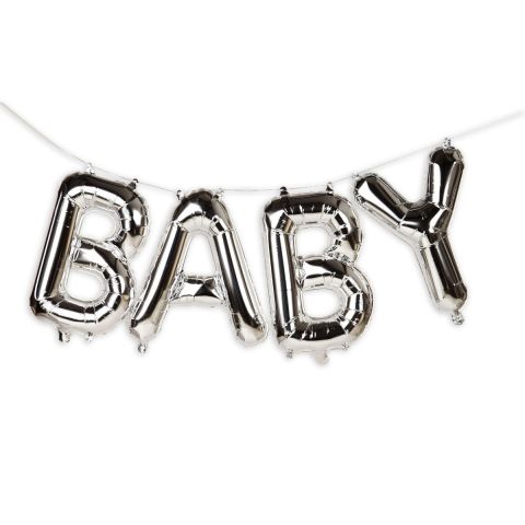 Schriftzug "BABY" aus silbernen Folienballons an einer Schnur zum Aufhängen.