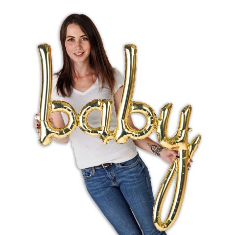 Folienballon-Schriftzug "baby", 86cm lang. Zu sehen im Größenverhältnis zu einer Person.