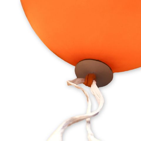 Fixverschluss für Luftballons gezeigt in Verwendung mit Luftballon